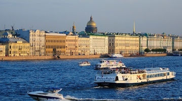 Экскурсии на теплоходе в Санкт-Петербурге – по волнам истории