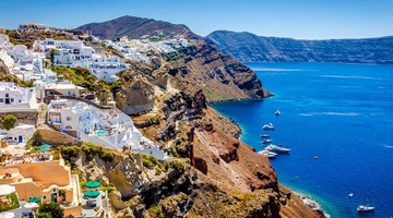 Санторини – респектабельный греческий курорт у подножия вулкана